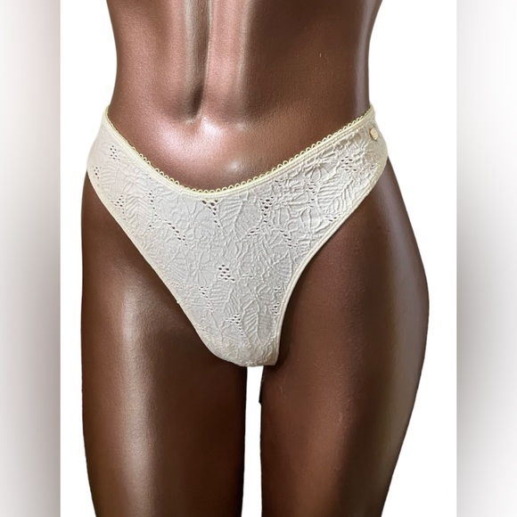 Fabletics “Seamless Lace High-Waist Thong” Bundle - Picture 9 of 12